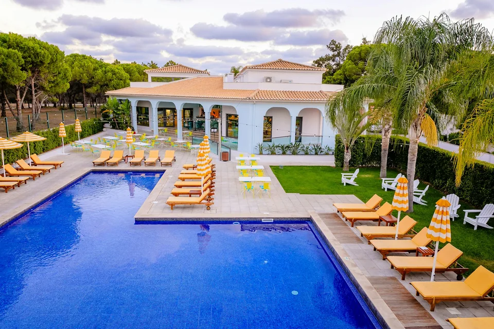 La piscine d’un resort à Quinta do Lago, en Algarve