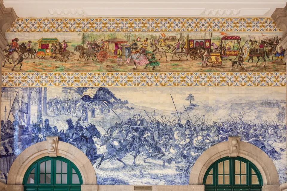 Panneaux d’azulejos dans le hall de la gare de São Bento, à Porto